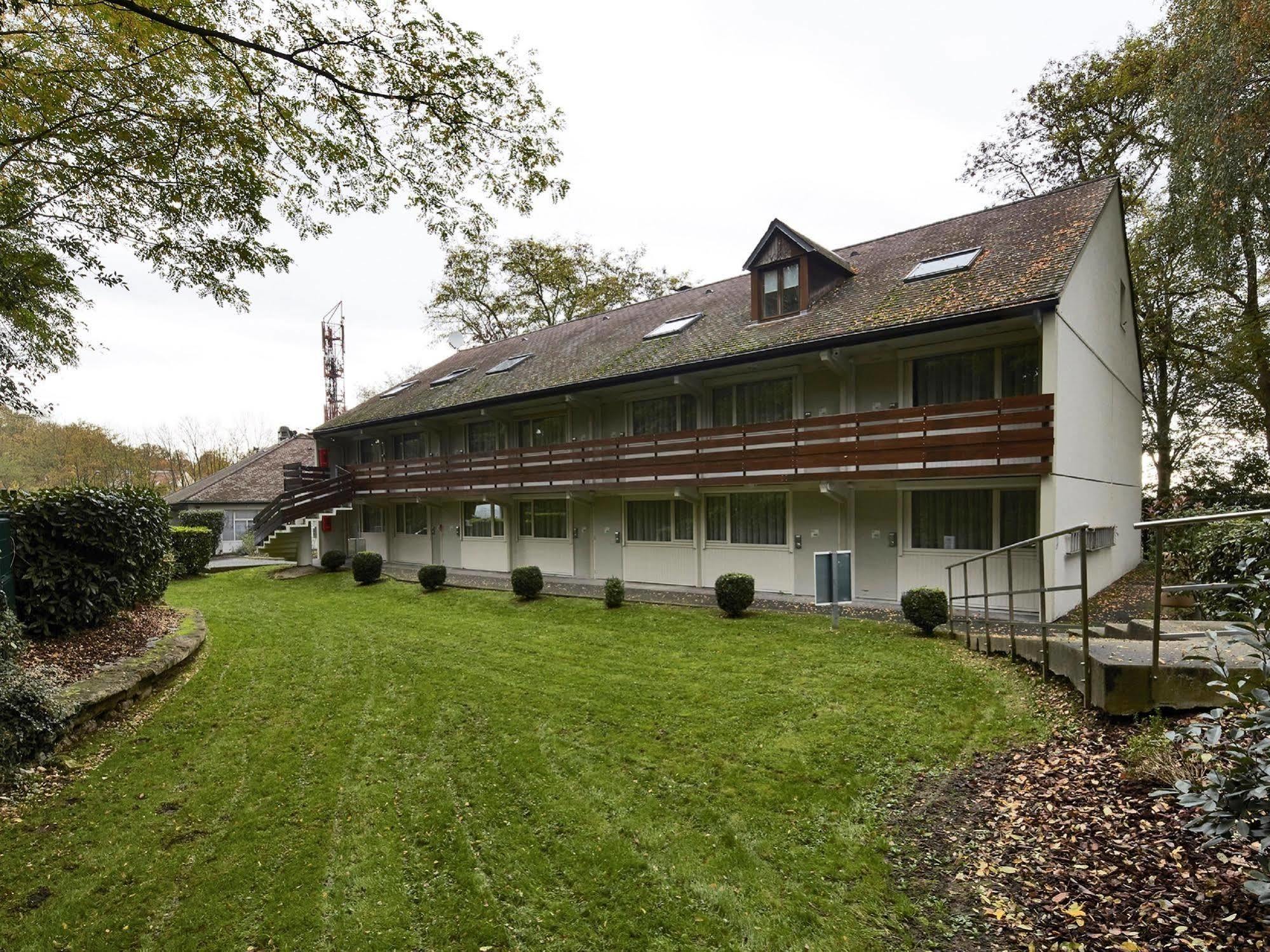 Kyriad - Ecouen La Croix Verte Buitenkant foto